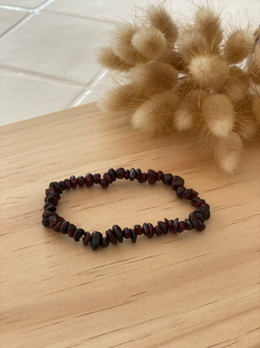 Garnet Crystal Chip Bracelet | Botanical H2O